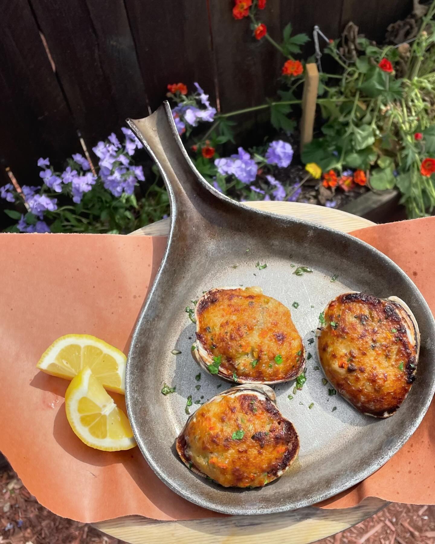 Specials!! Starting with the Stuffed Clams! Don&rsquo;t miss out! 

Next is the Entree, Spaghetti alla Amatriciana, with tomat, Guanciale, Caramelized onions, Chili Flake, Pecorino Romano. 🤩🍝

Keep it going with our Pizza of the Day with San Marzan