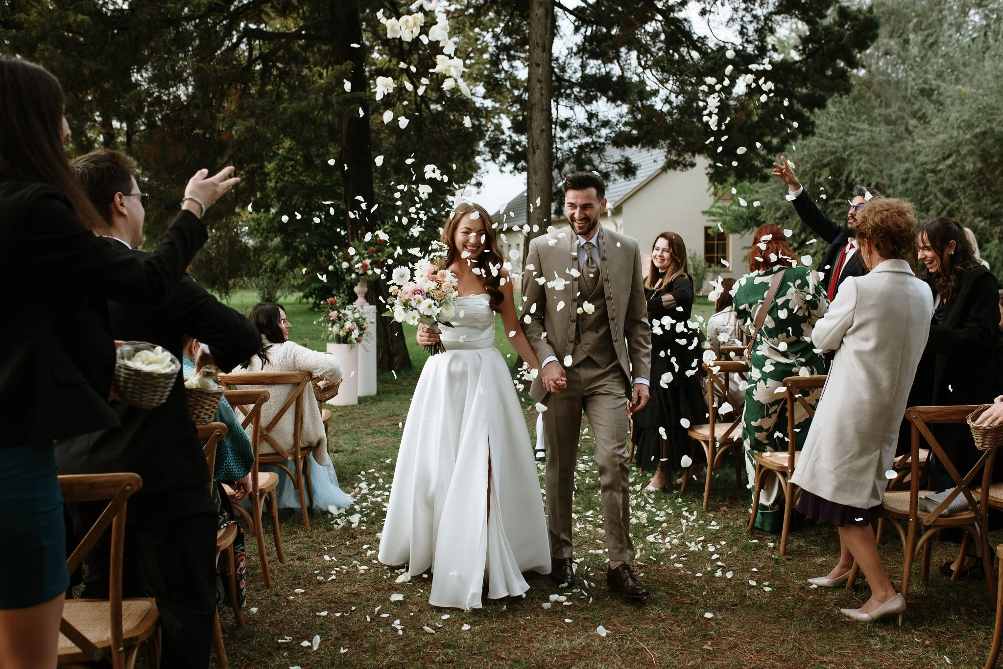 eskuvo-a-kinfolkban-kinfolk-cottage-egesz-hetveges-eskuvoi-helyszin-pest-megye-slow-wedding-1-3-1.jpg