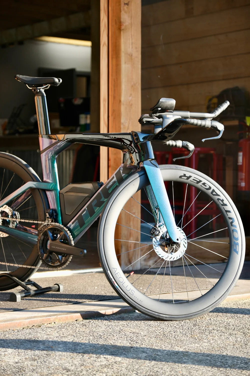Trek Speed Concept Project One Emerald Iris/Trek Black — Ride