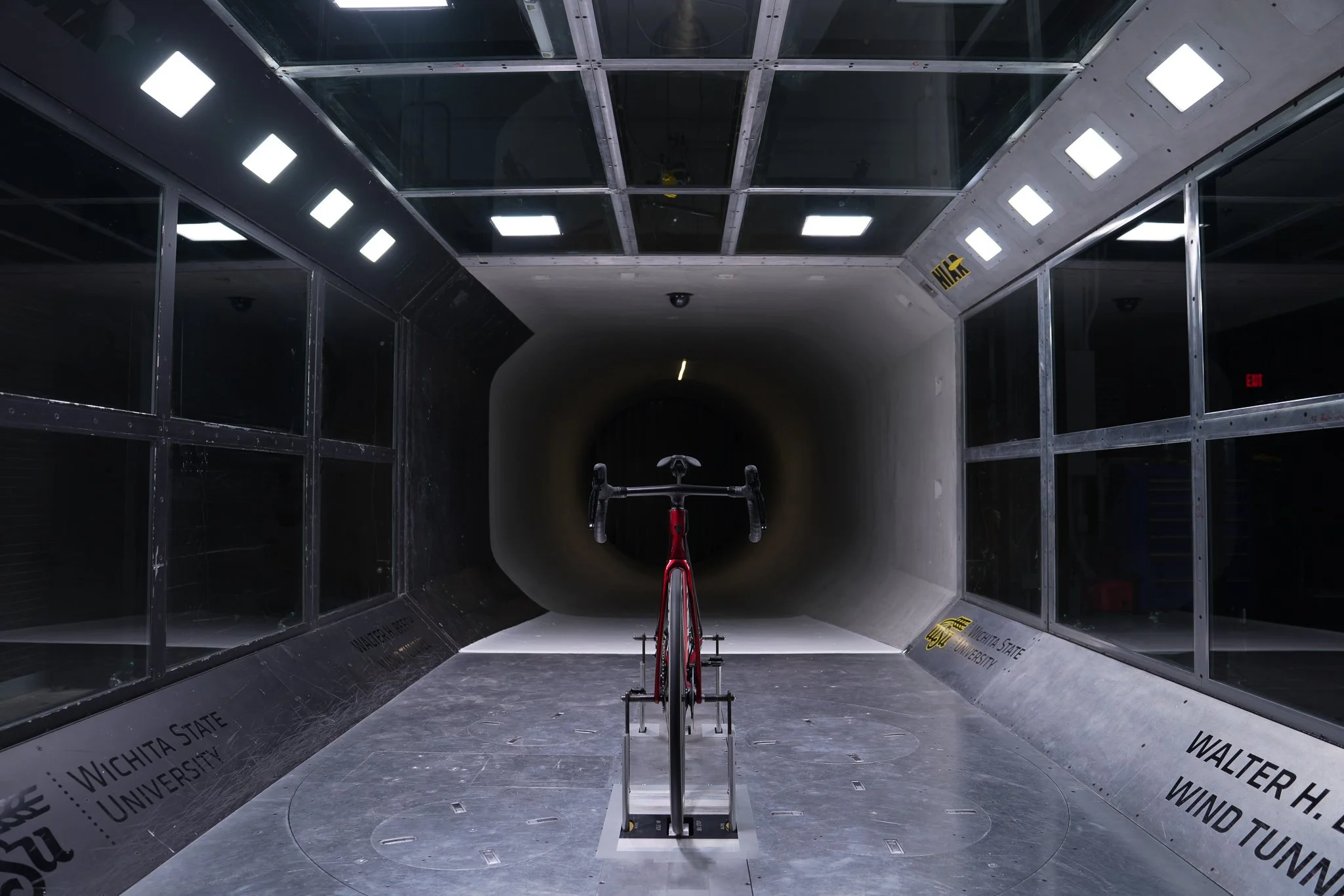 MY25 Madone Gen 8 SL_SLR_Wind_Tunnel_DSC09573.jpg