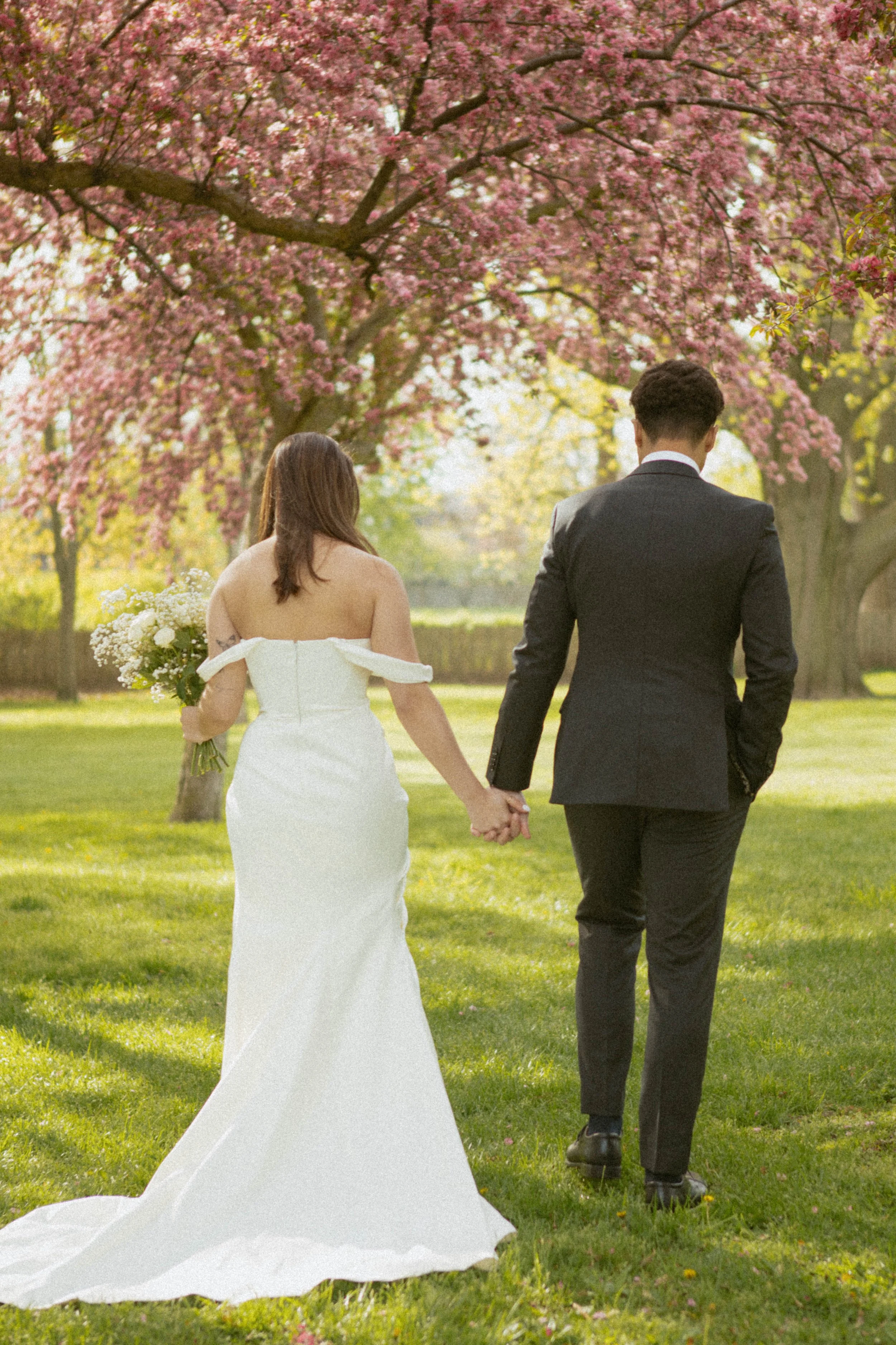 Ontario elopement photography at Dundurn Castle in Hamilton