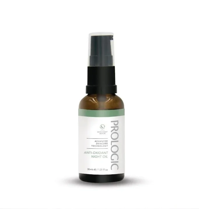 This lightweight oil is designed to boost anti-oxidant levels in the skin and repair after a day in the elements. Contains macadamia nut oil which gives a balanced level of omega 3, 6 and 9 along with GLA’s to support barrier function. Hemp seed oil 