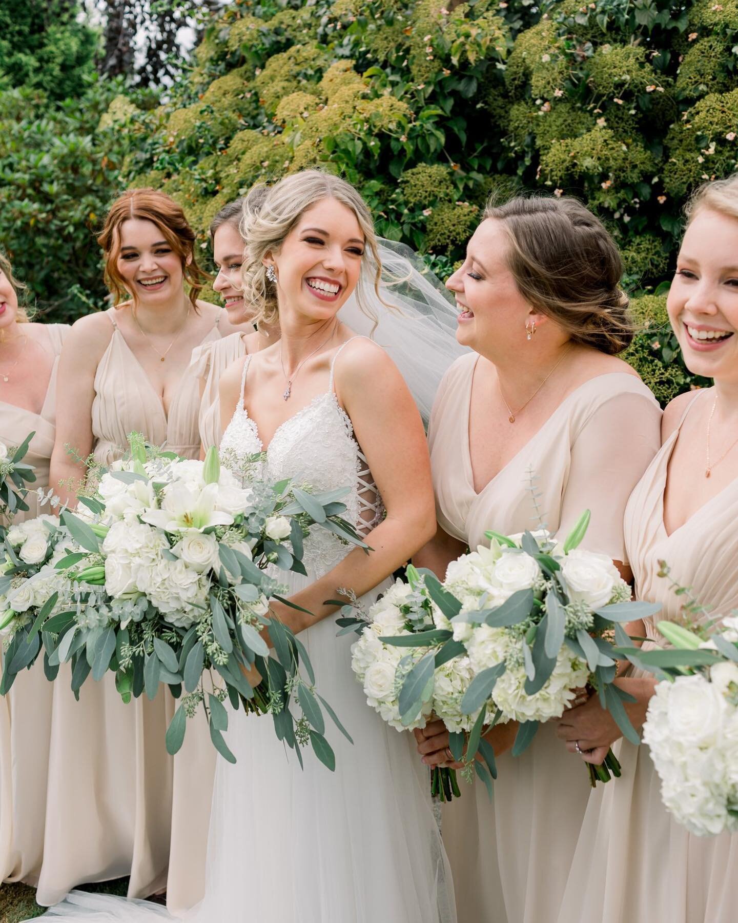 One of my favorite parts of my job are all the amazing women I get to meet! Alyse, you and your maids were a dream!

Photographer: @shaunaeteske