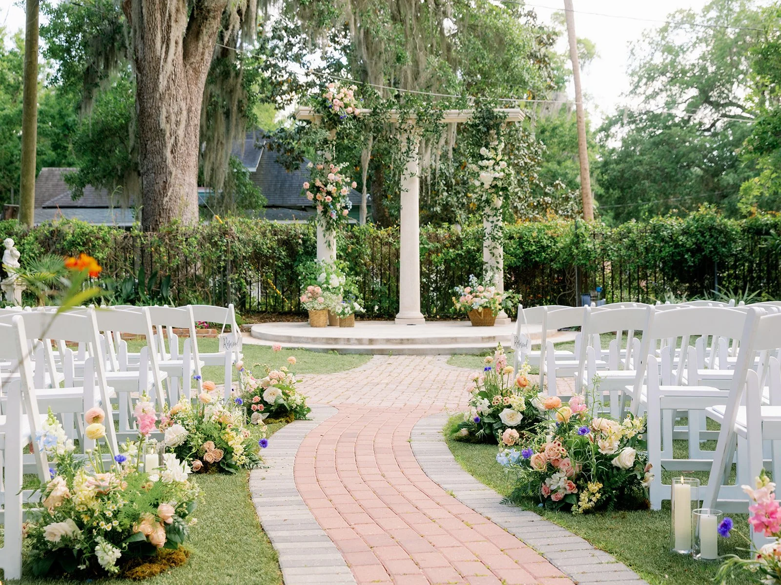 Wedding aisle leading to the arch