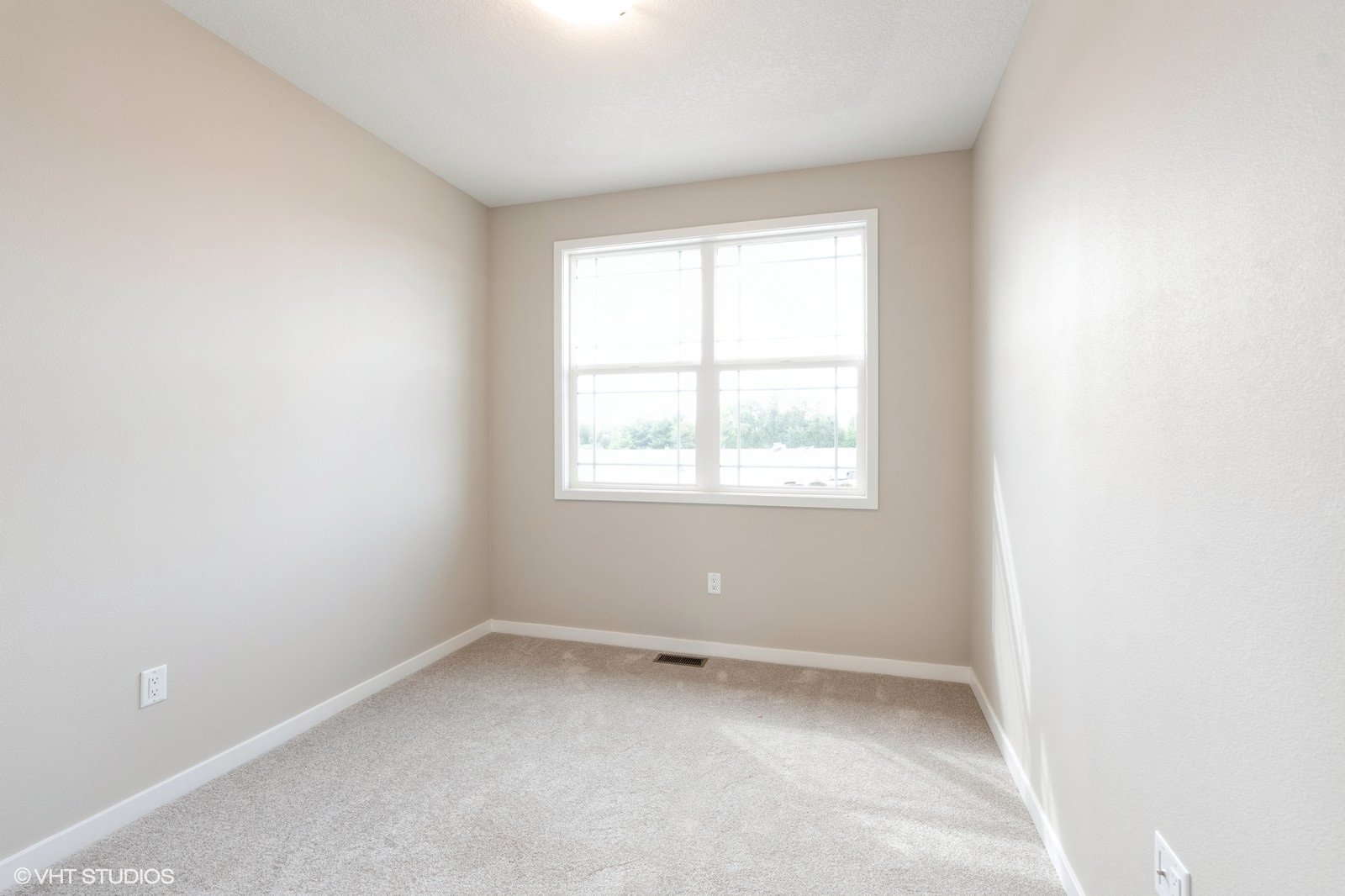 18_275NWAshleyAve_2018_Large.jpg