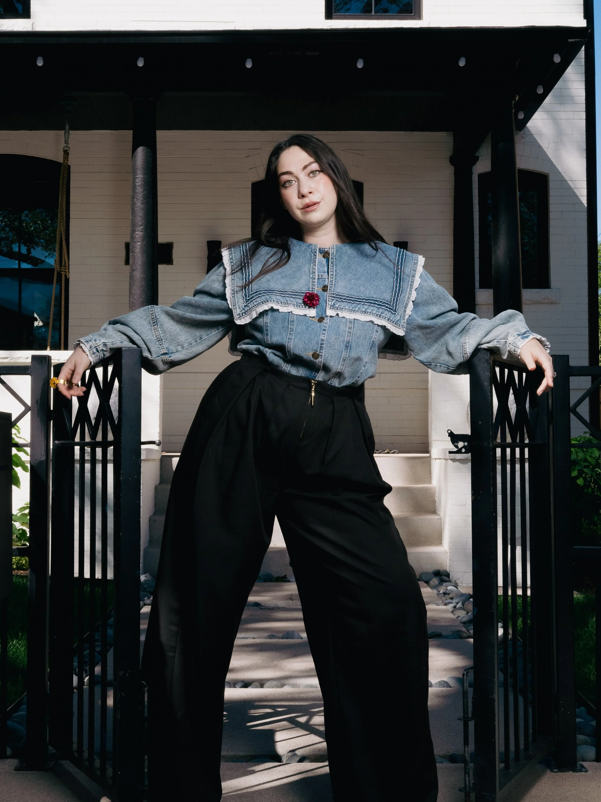 House Rules: On Mondays We Wear Denim&hellip;
&amp; Slay🔥

It&rsquo;s giving colorado gossip girl vibes and I&rsquo;m here for it. 
Xoxo
You know you love me
The Fashion Alchemist
Hahahaha

Creative Director &amp; Fashion Alchemist | @rachelmariehur