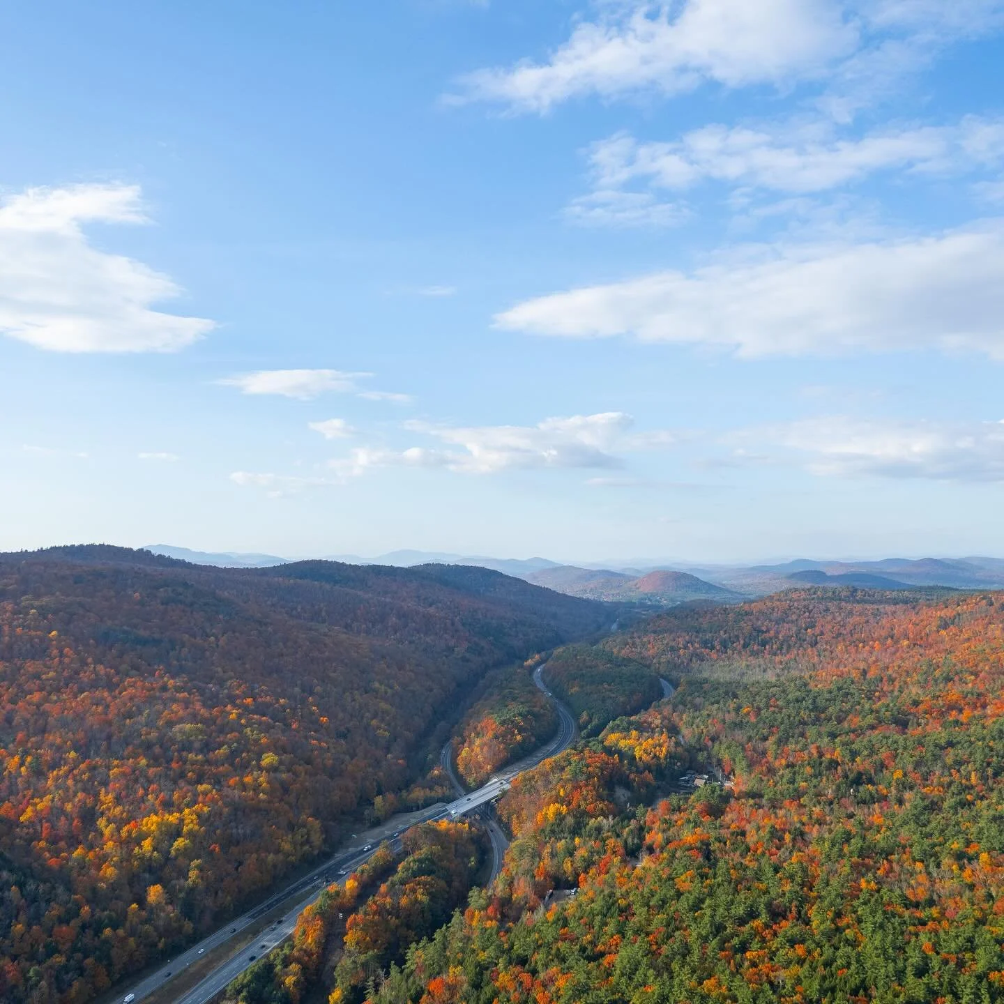 Some more fall colors from Lake George, NY #lakegeorge #fallfoliage #adirondacks #fallgetaway