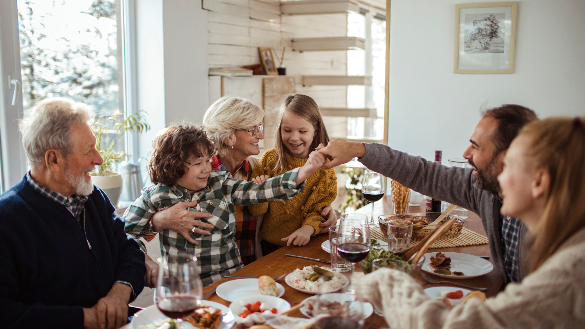 Child and parent at mealtime representing the difference between picky eating, pediatric feeding disorder, and ARFID