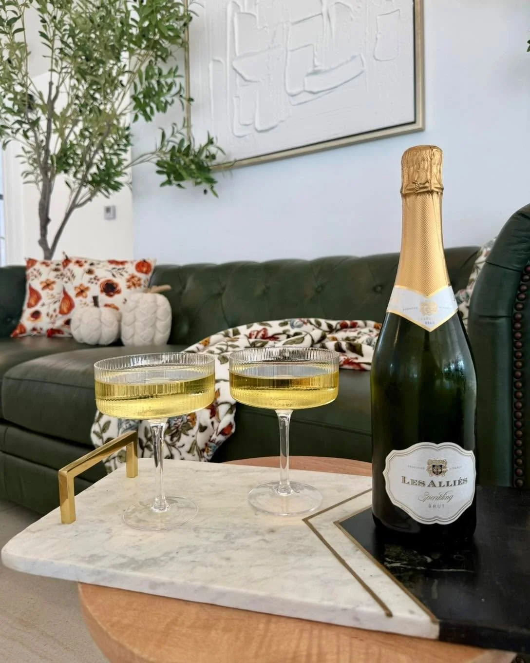 Sweater weather is on the horizon π The air’s getting crisp, the vibes are getting cozier. The perfect time to gather at The Lakehouse π§‘