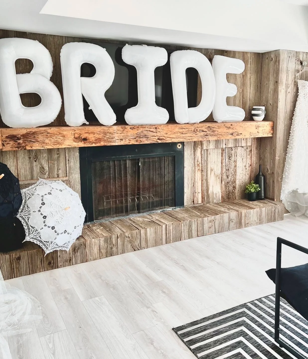 Bridal shower inspo overload? We get it—planning the perfect celebration is all about finding the right vibe. Whether you dream of a chic champagne brunch, a flower-filled garden party, or a timeless lakeside soirée… The Lakehouse