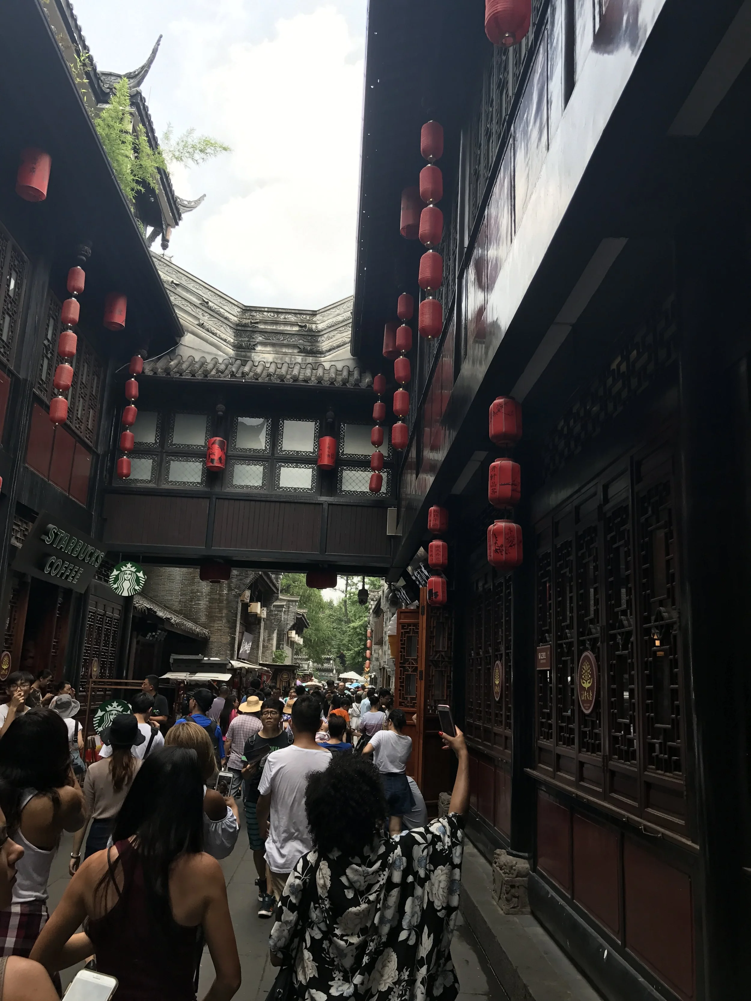 Chengdu China streets Chinese red lanterns.JPG