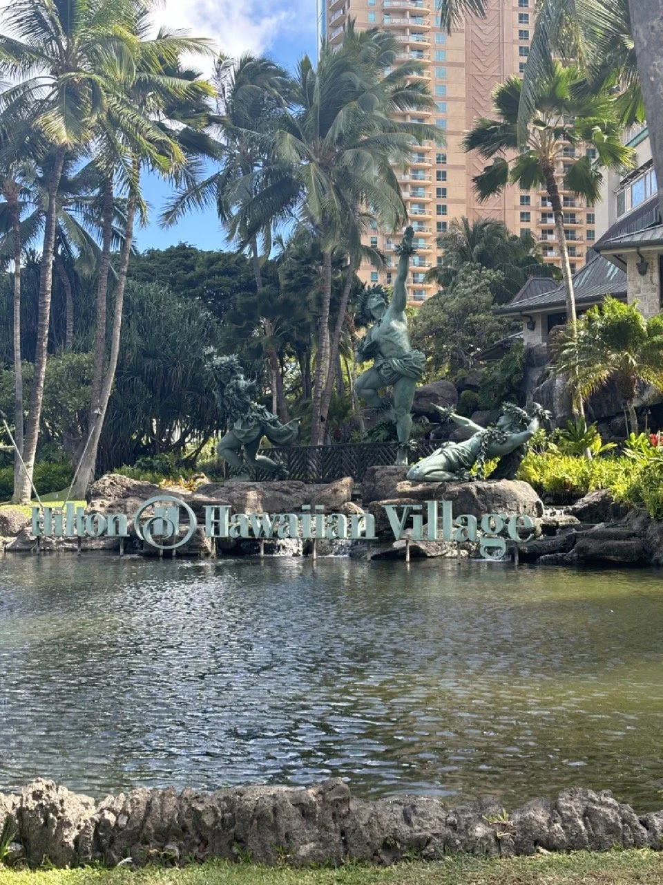 Waikiki Hilton Statue.jpeg