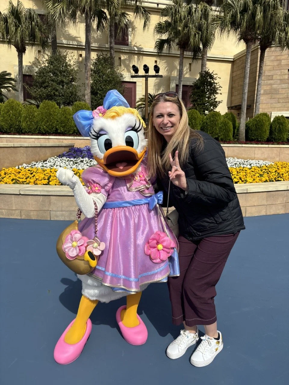 Japan Disneyland Tokyo Daisy Duck.jpeg
