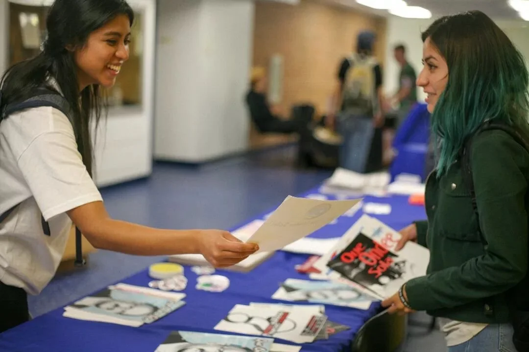Wanna join Que Ondee Sola? Are you a current NEIU student? 

Please email the editor in chief, at R-Johnson22@gmail.com if you are interested.

Photo by Derek Ramos, at @huntrrams

#neiu #neiulife #qos
#queondeesola