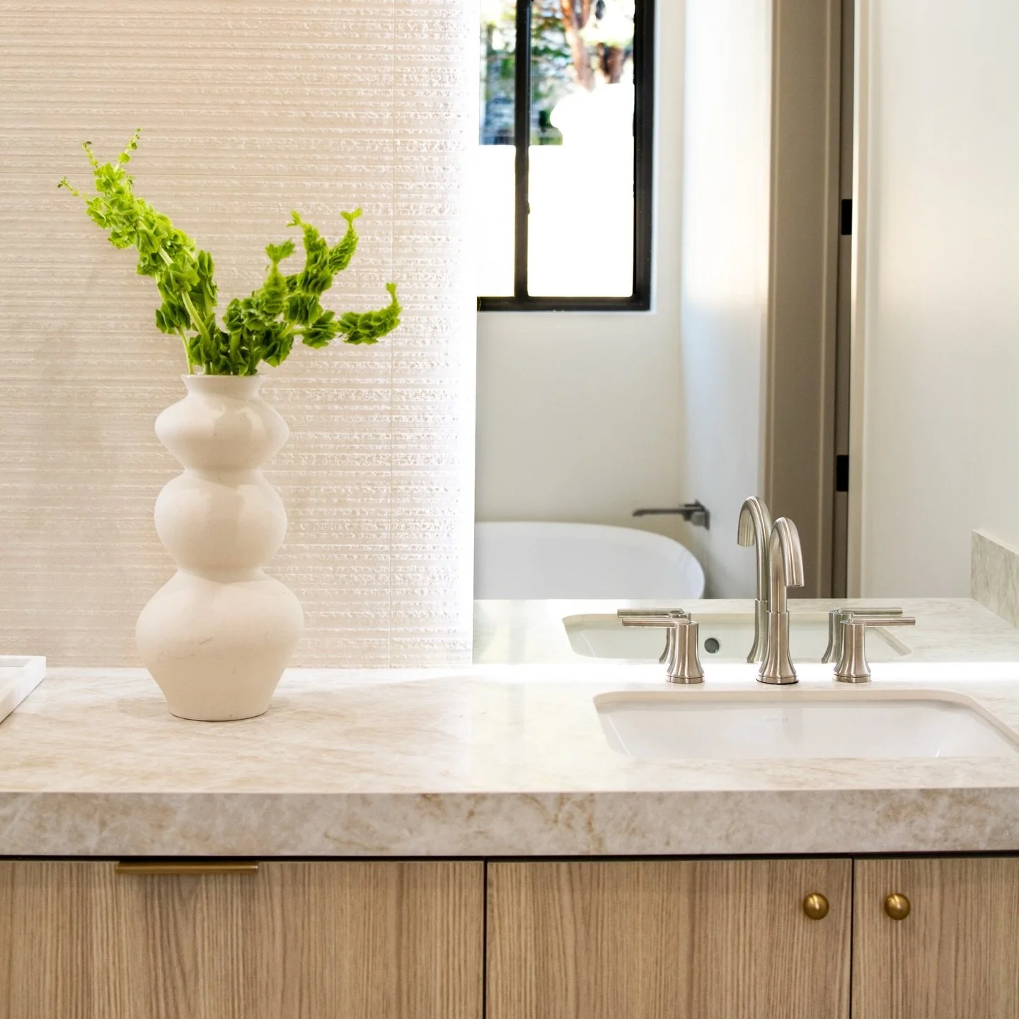 Some moments from a project we completed last year 🤍

We used a neutral palette throughout the home to create a space that feels calm, elevated, and effortless to live in.

Do you gravitate toward warm neutrals or moodier tones? I love working with 