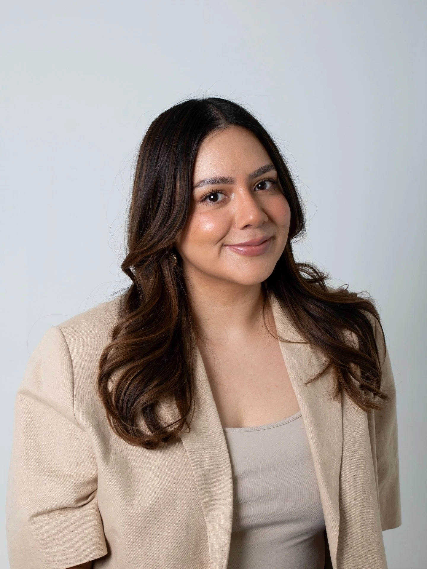 Winter headshot vibes in soft browns and warm neutrals 🐻🤎

Entering this season grounded, intentional, and aligned with what I&rsquo;m building.

📸 @soul.fab

#lasvegasinteriordesigner #lasvegas #interiordesigner