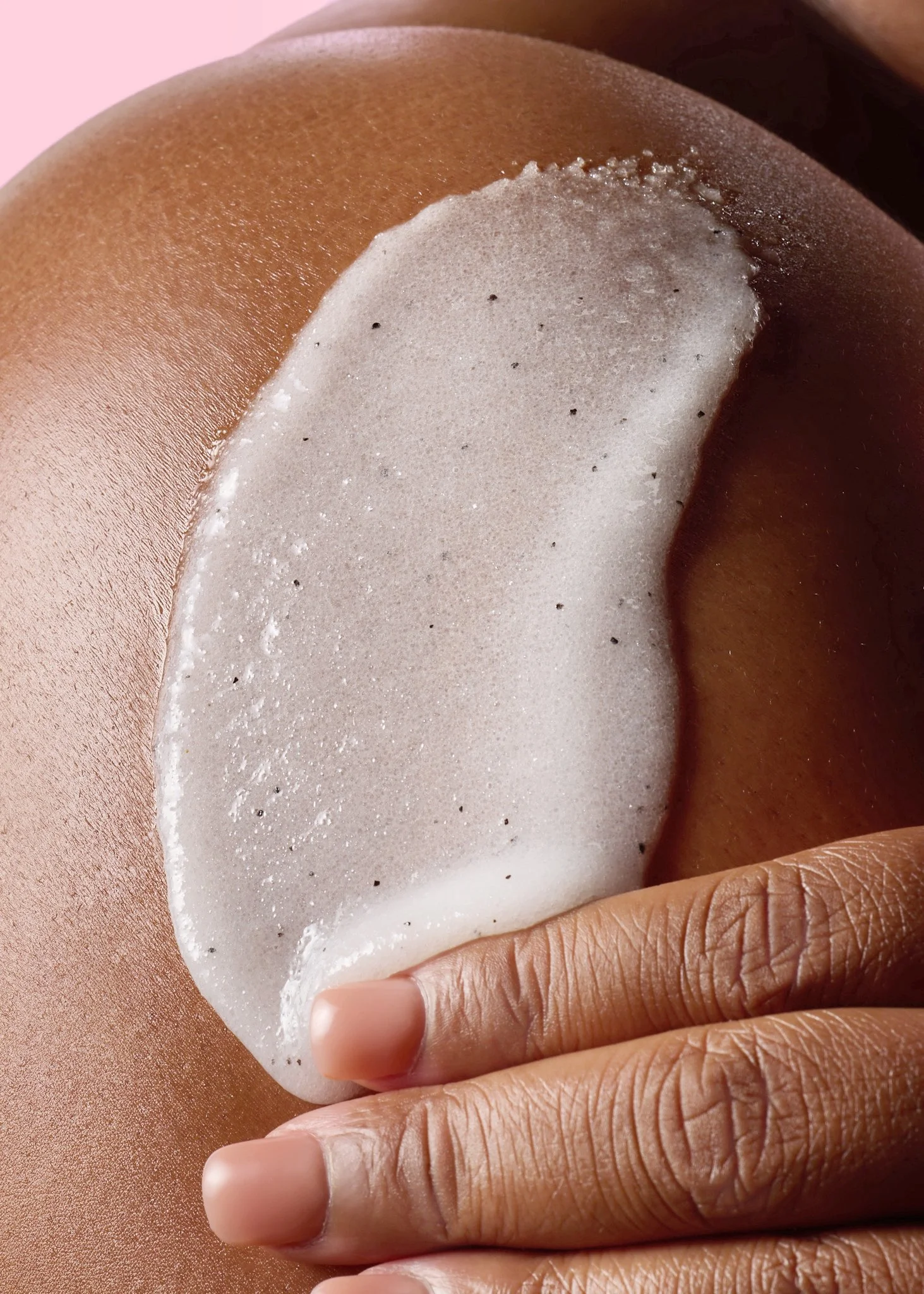 TH_CoreRebrand_CocoColada _SheaSugarScrub_OnBody_1600_5x7.jpg