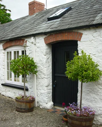 Adare Thatched Farmhouse & Stone Barn