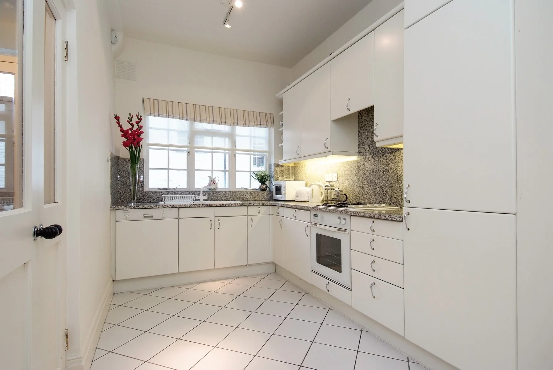 Saint George's Square Mews 81-003-3.jpg