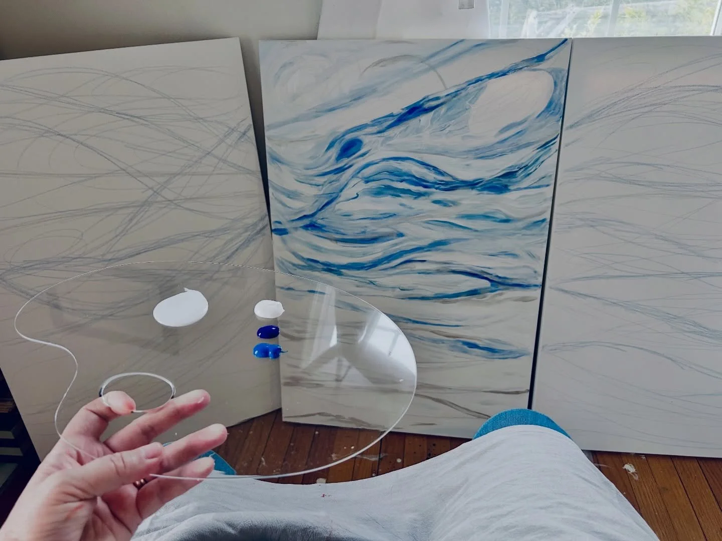 Working on a big triptych!  Three panels 2&rsquo;x3&rsquo; each. An abstract view of tide pool currents. Fun to get with the flow! And loving my new clear palette. 

#ctartist #mixedmedia #triptych #current #tidepool