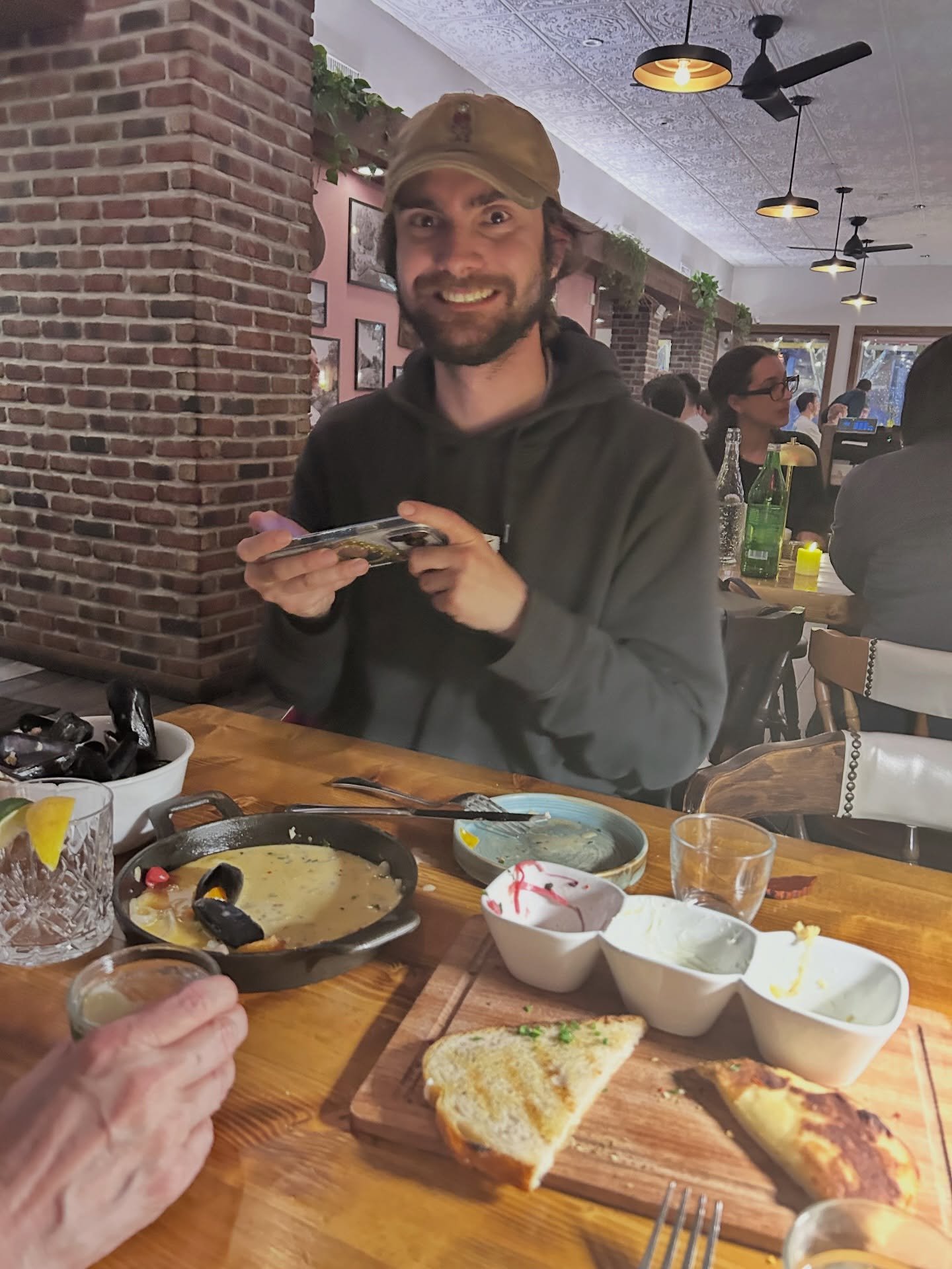 Enjoying dinner with Russell &amp; Jen 🍴❤️