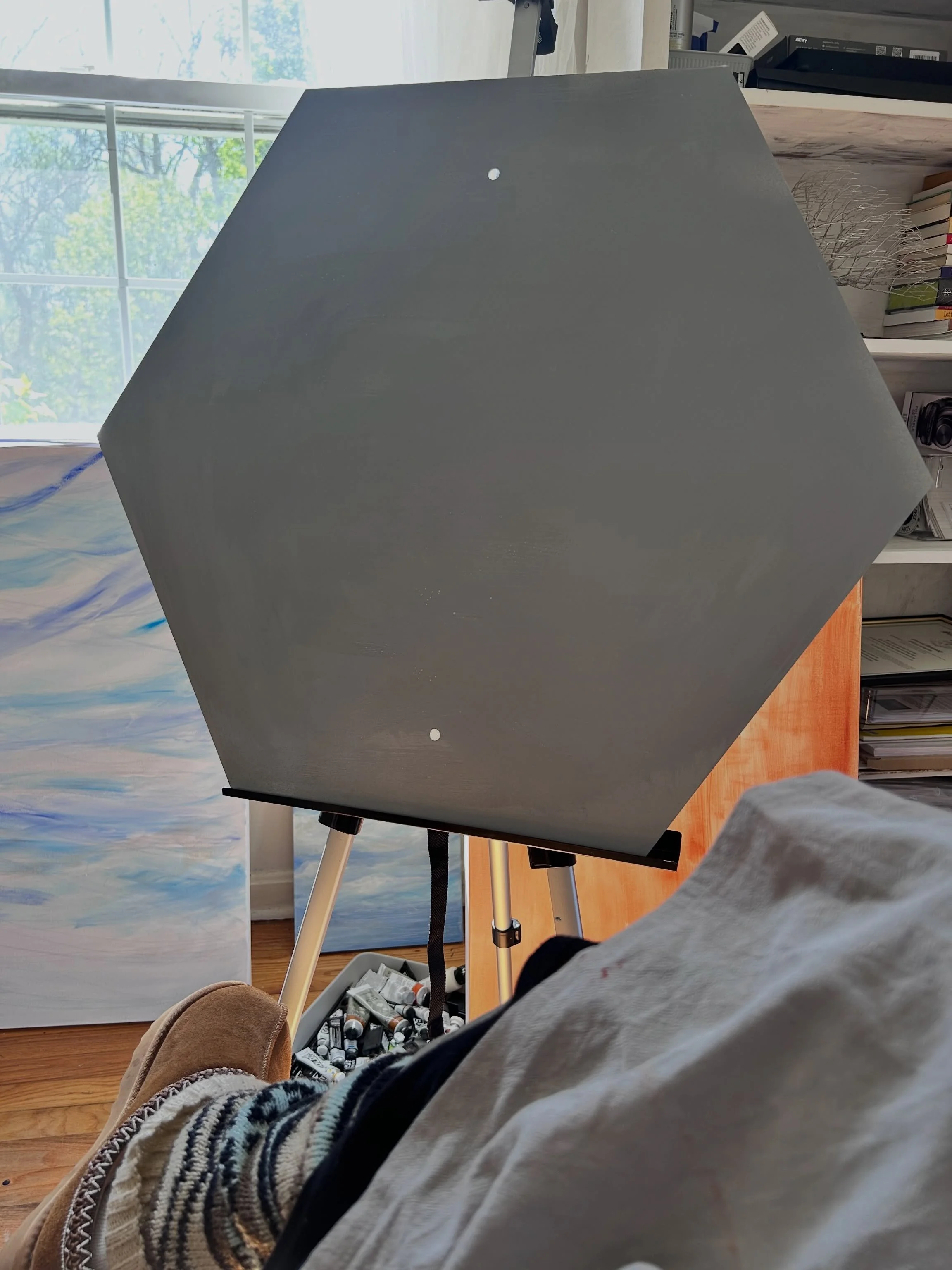 All primed and ready to start painting this metal hexagon as part of the NHS-Gallery 66 mural project, spearheaded by Adrian Elliott!

#newbritainct #ctartists #muralproject @adrian_dap
