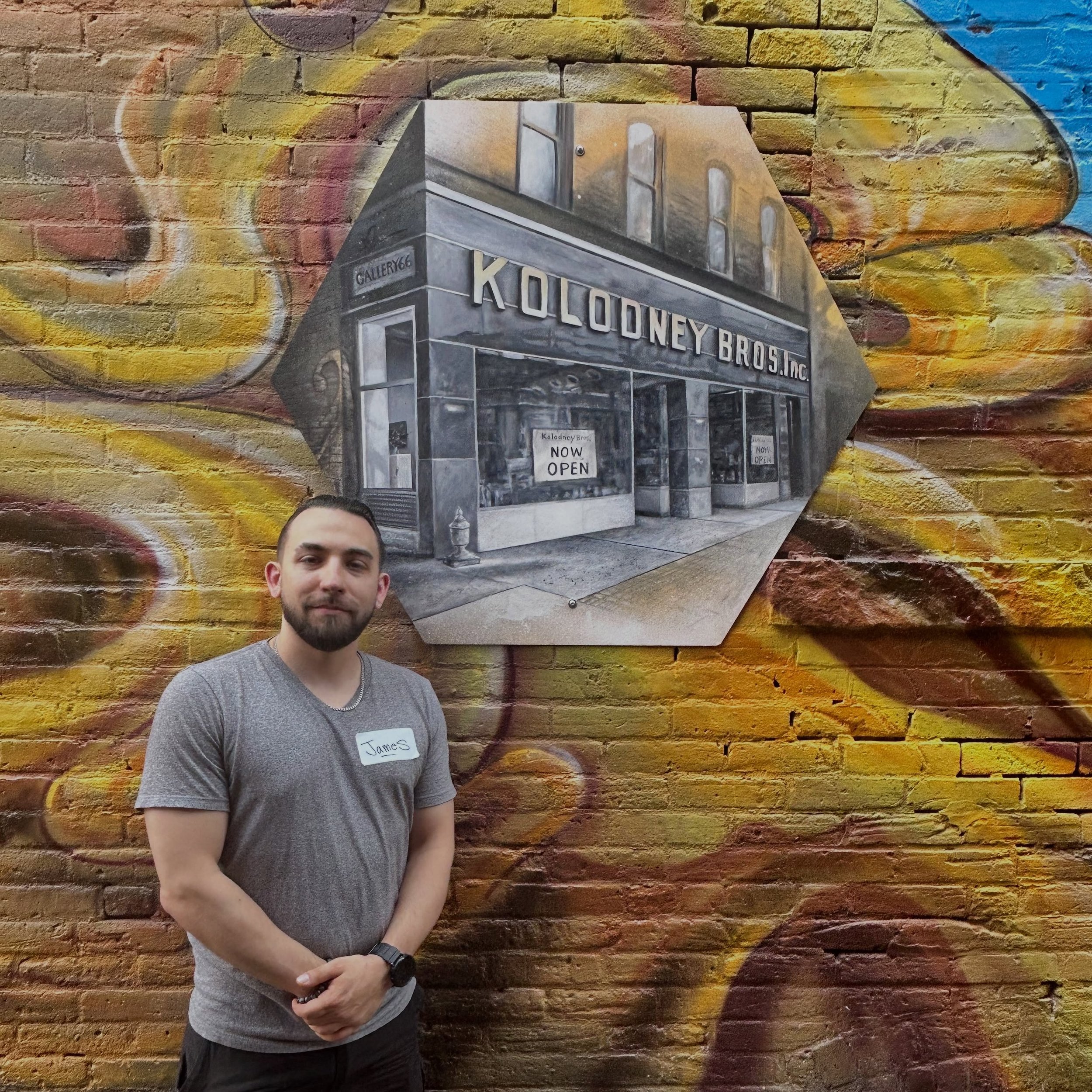 James D&rsquo;Amore with his painting &ldquo;Before Now&rdquo; as part of the The NHS-Gallery 66 Mural 🐝🍯🌹

#Gallery66 #PublicArt #NewBritainCT #ConnecticutArtist