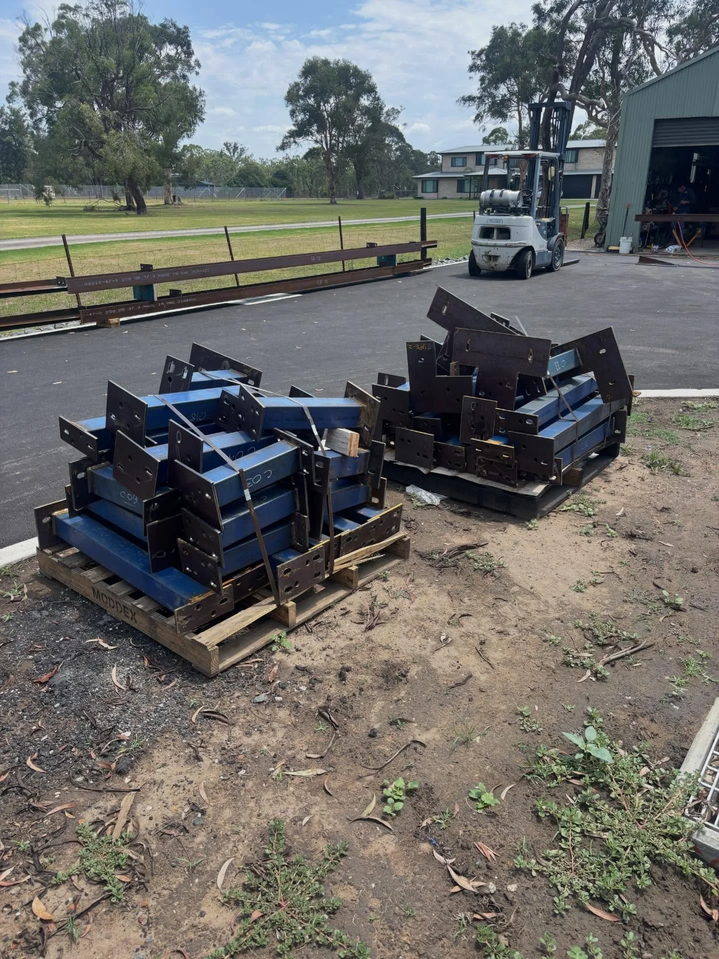 A structural steel job we&rsquo;ve been undertaking for a local builder. 

It was a good chance to test out the new #miller big blue 800 with at times 3 blokes running off it. 

Nice and easy job for Trippett Engineering. 

#welding #structuralsteel 
