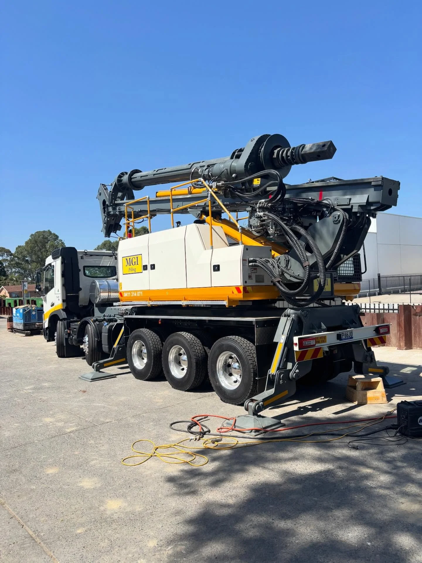 Slew ring locking bar designed, fabricated and installed for this truck mount piling rig! 

An easy job to finish off the week using the new miller big blue 800 to install this fail safe locking bar. 

On another note what a great looking machine thi