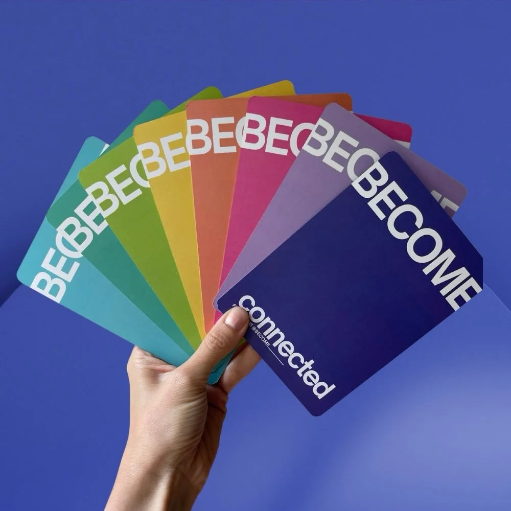 &iexcl;BACK IN STOCK! 🥳🌈🫰🏻
Por la compra de 8 sets de cartas recibes una sesi&oacute;n con nosotros. Pedidos por el DM