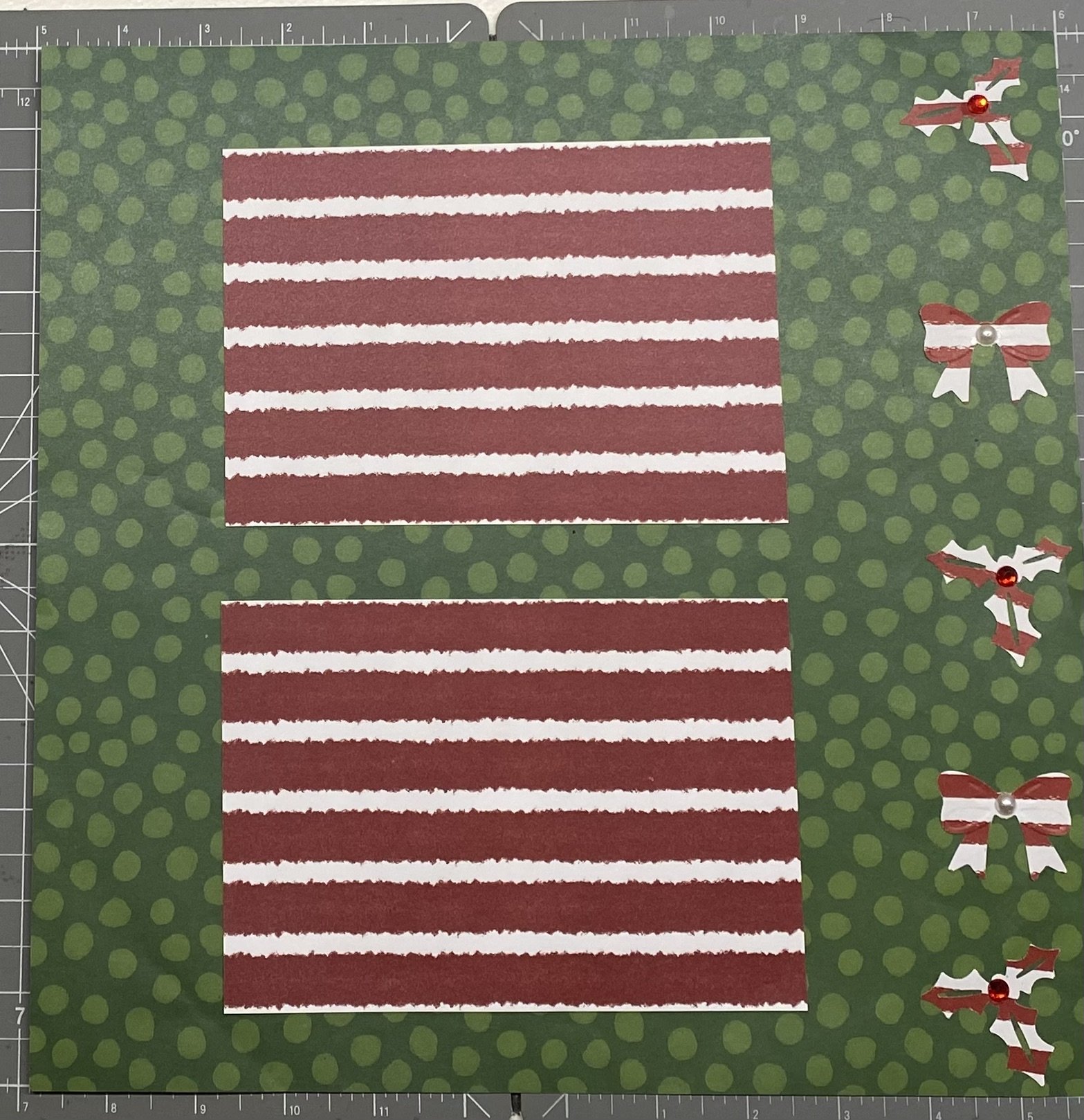 Holly, Bows, Stripes right.jpeg