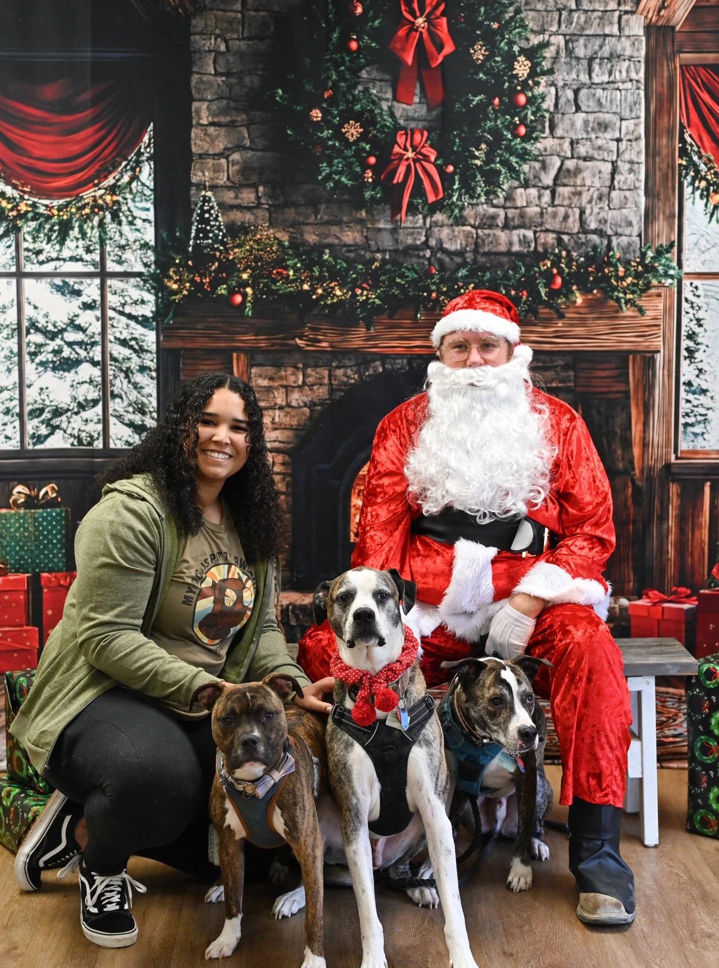 Join us TODAY for our second HOLIDAY PAWS FOR A CAUSE! Pet pics with Santa, awesome vendors and a whole lot of fun! 11am-2pm at The Great Life Vet in Kent, Ohio! Visit https://bit.ly/3KHIDEy for more info! 🐶📸🎅🏻🌲❄️❤️🥰