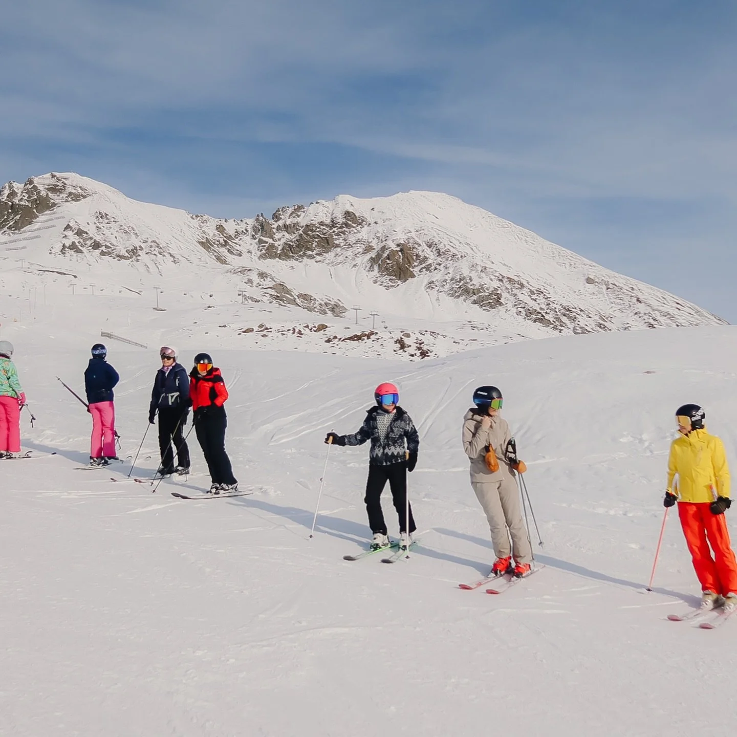 GIRLS camp w K&uuml;htai dzień pierwszy za nami!

Pogoda zam&oacute;wiona ✔️
Gift packi z prezentami od @fluff_outerwear @tripout_optics @the2ndlap @atomicski  @achotbrand @paterns_pl ❤️
Narty testowe od @atomicski ✔️
Szkolenie z naszymi instruktorka