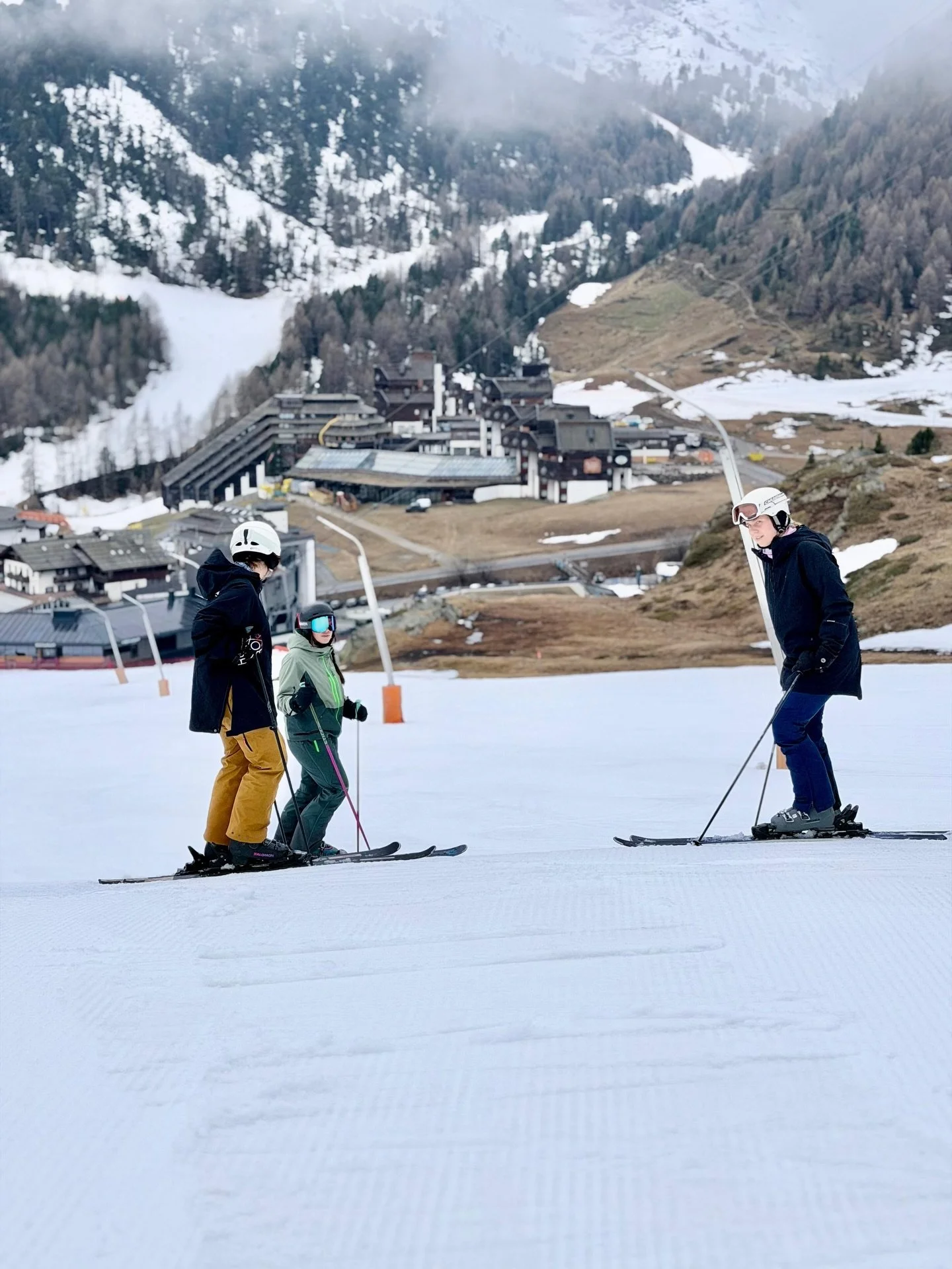 Maso Corto Girls Camp
Dzień 3

Mamy słonko i łapiemy progress ☀️ Jak to bywa na wyjazdach, jesteśmy bardzo zajęte. Dziękujemy za uwagę 🌸😉

#girlsontour #ski #skiing #snowboarding #girlscamp 

girls on tour &bull; wyjazdy narciarskie dla kobiet &bul