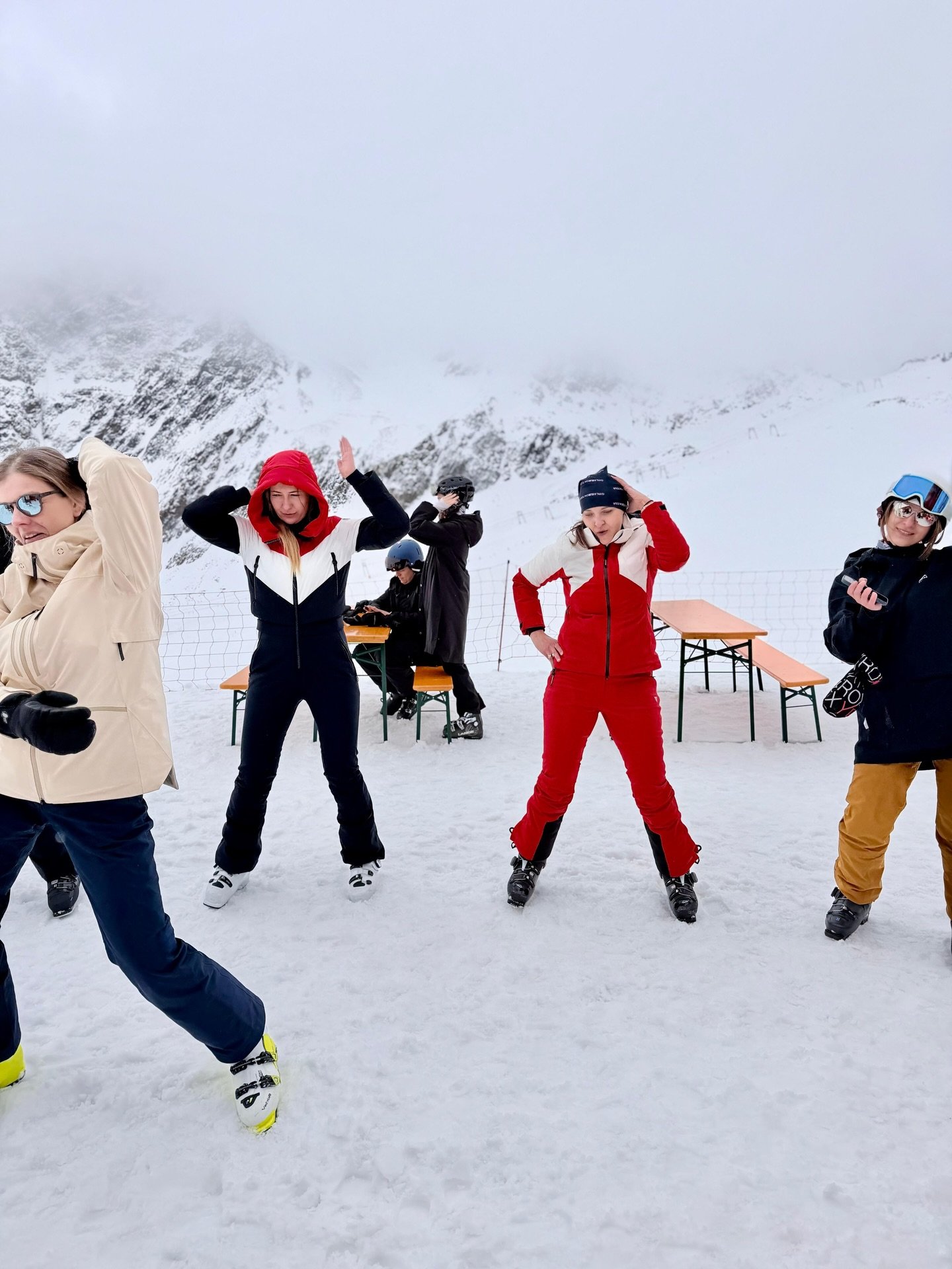 Maso Corto Girls Camp
Dzień 4

Macarena na lunch, dziękujemy za uwagę 🌸😉

#girlsontour #ski #skiing #snowboarding #girlscamp 

girls on tour &bull; wyjazdy narciarskich dla kobiet &bull; narty &bull; skitouring &bull; girls camps &bull; skiing camp