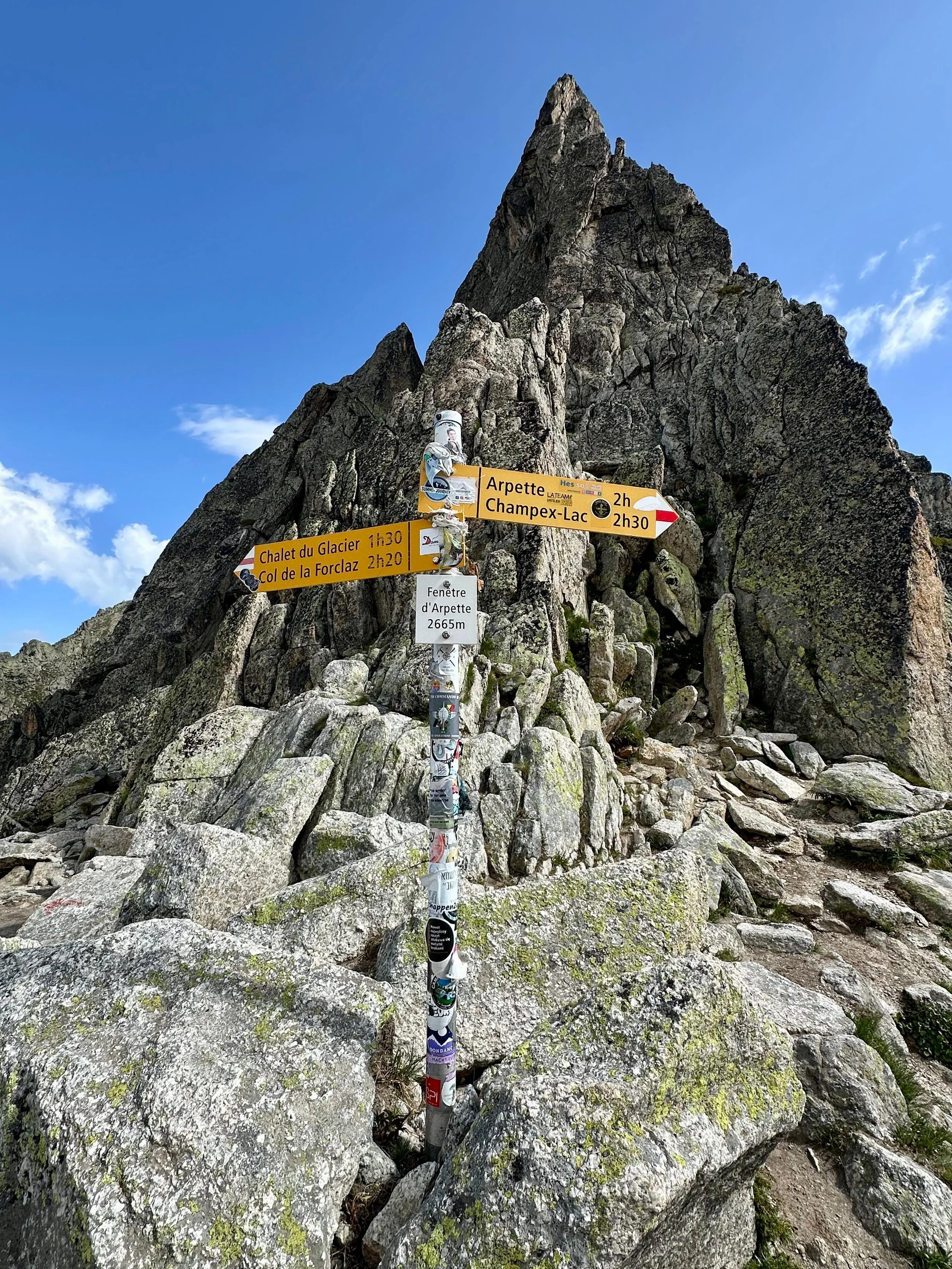 tour de mont blanc girls on tour fenetre arpete.jpg