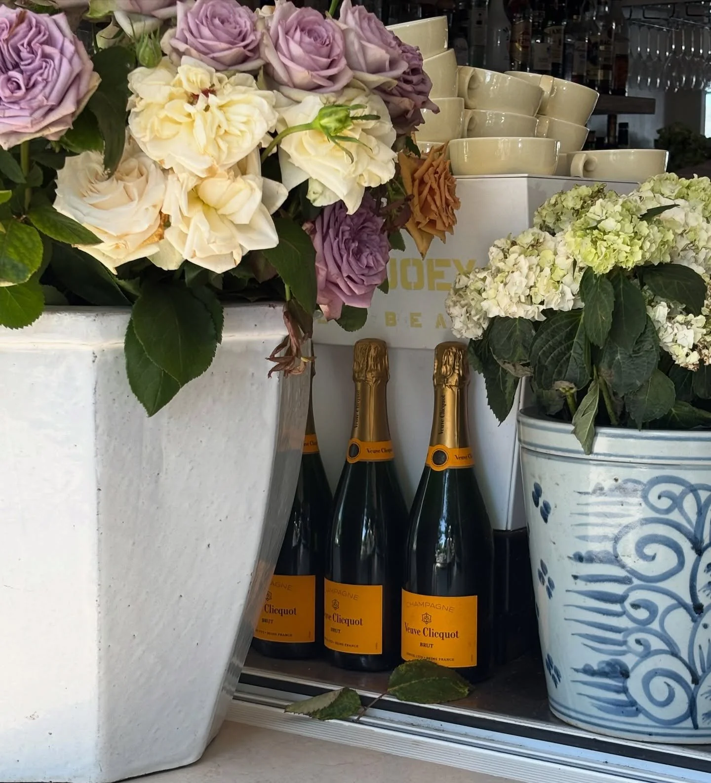 Wish they wouldn't display champagne next to the coffee machine. It's cruel 😂