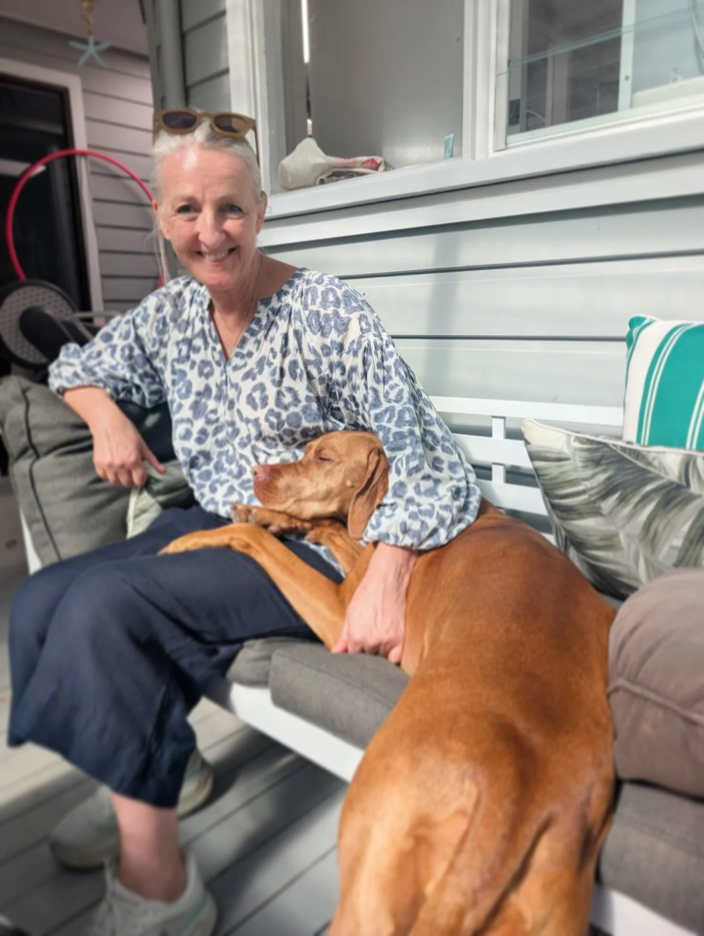 I still miss my dog like crazy but I'm lucky, I get to enjoy cuddles with my friends' pooches. Thank you for sharing Mabel @terrigreenauthor 🐕