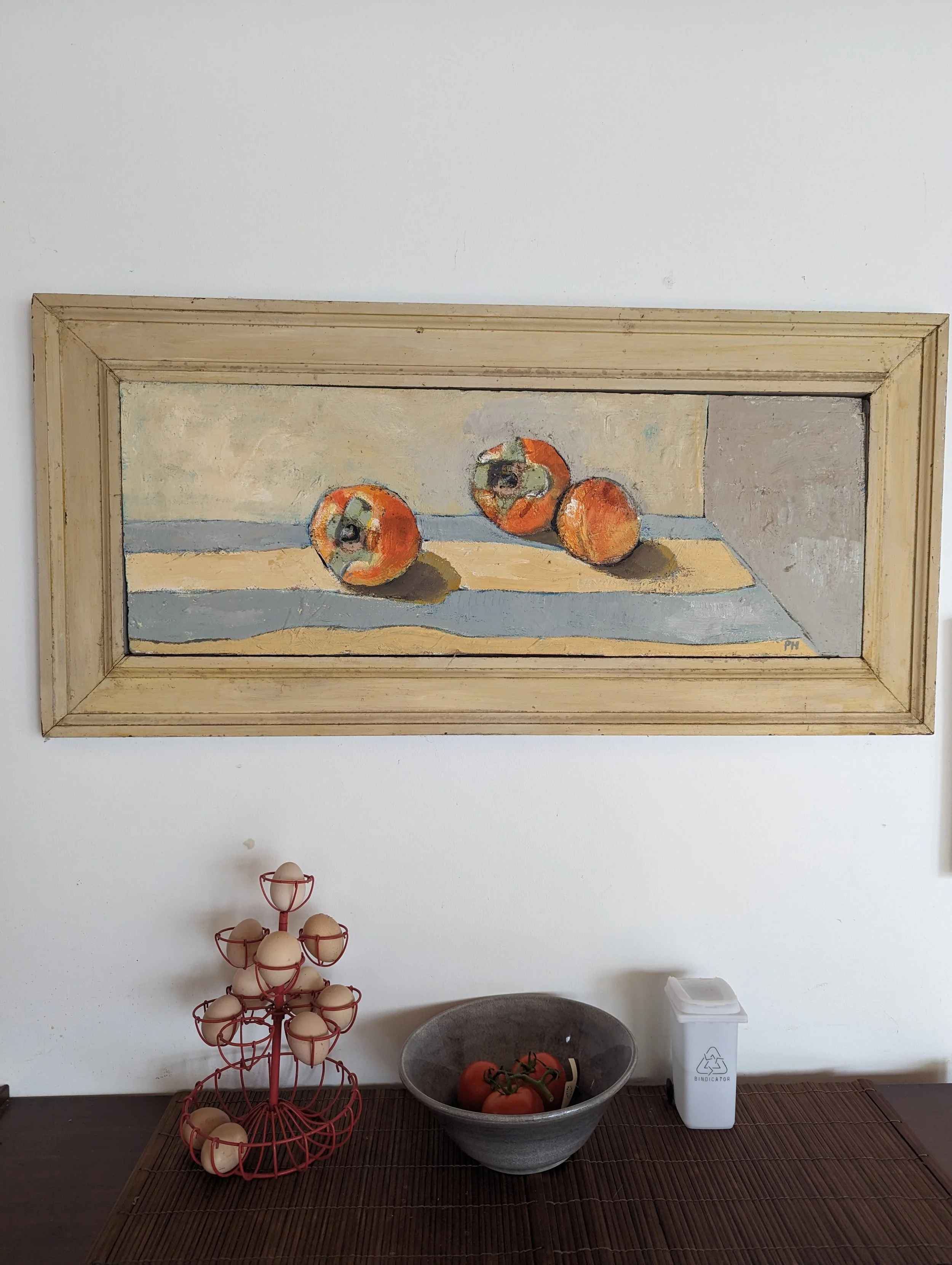 The white bindicator bin reminder light on a side entry table not glowing