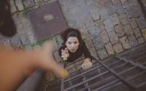 1. Revaloriser les minima sociaux et établir un minimum garanti d’au moins 50% du niveau de vie médian