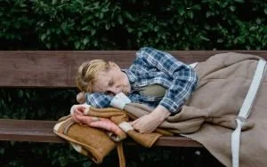 14. Apporter une réponse de logement digne et durable aux personnes sans domicile en faisant monter en puissance la politique du logement d’abord