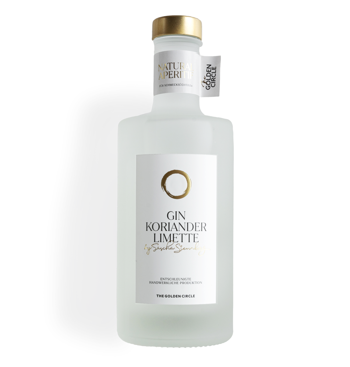 Eine Flasche Gin mit Koriander und Limette Geschmacksrichtung, beschriftet mit "Natural Aperitif" und "The Golden Circle".
