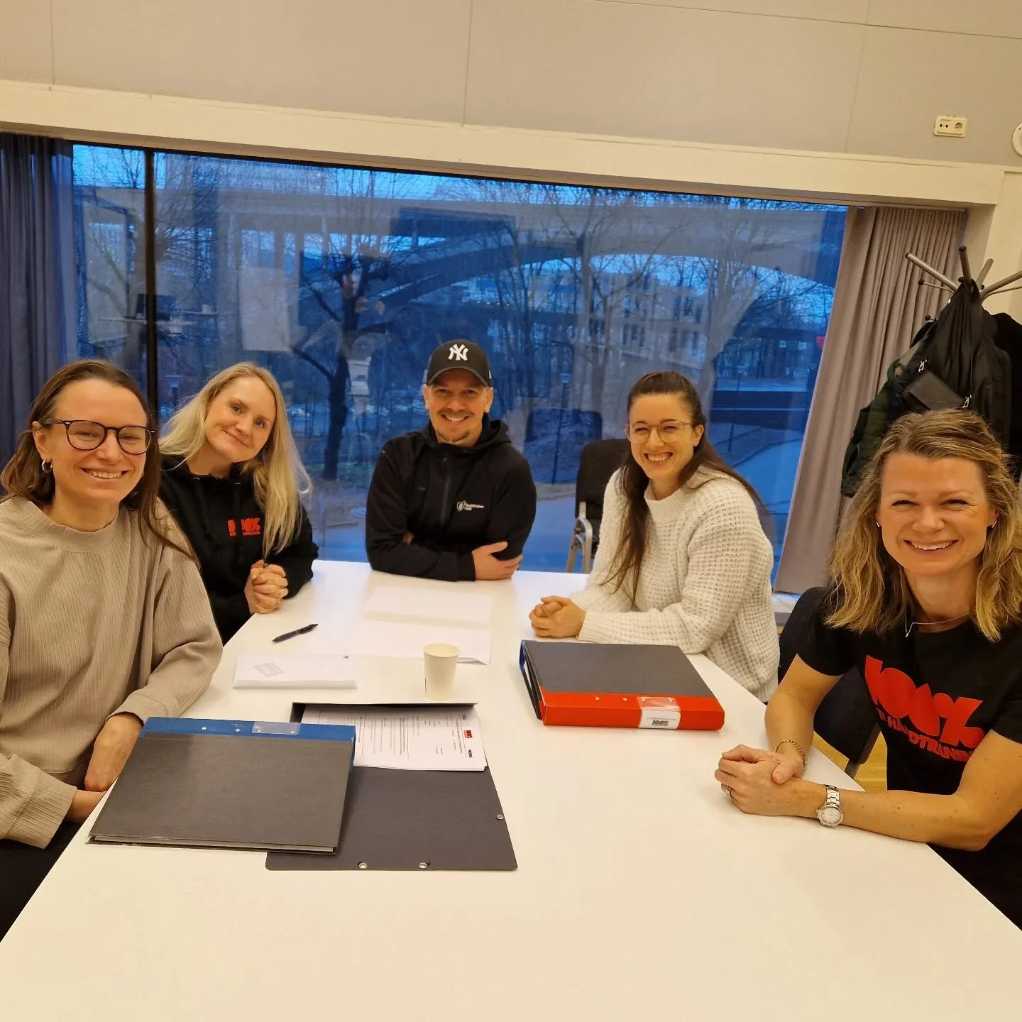 🏊&zwj;♂️✨ Diplomering p&aring; Eriksdalsbadet! ✨🏊&zwj;♀️
Idag &auml;r vi p&aring; plats p&aring; Eriksdalsbadet och diplomerar alla Stockholms stads simallare. Ett stort grattis till alla 💯 💙💦