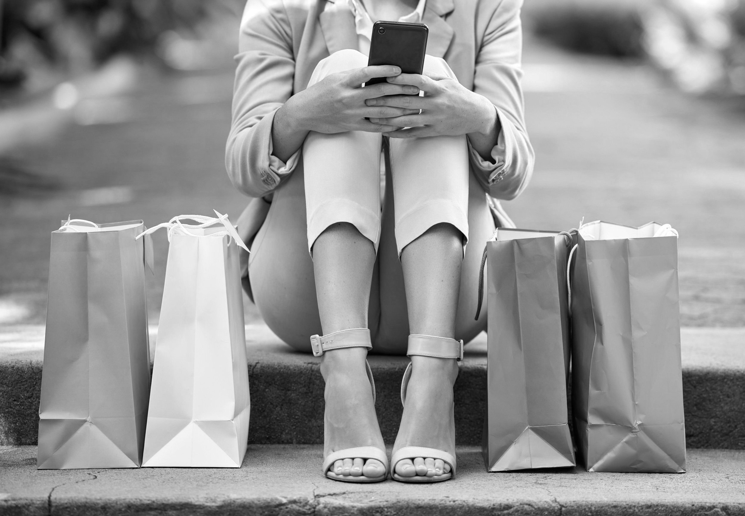 The Struggles of Luxury E-Commerce: Navigating Challenges in the Digital Realm and why Bricks and Mortar is hard to beat