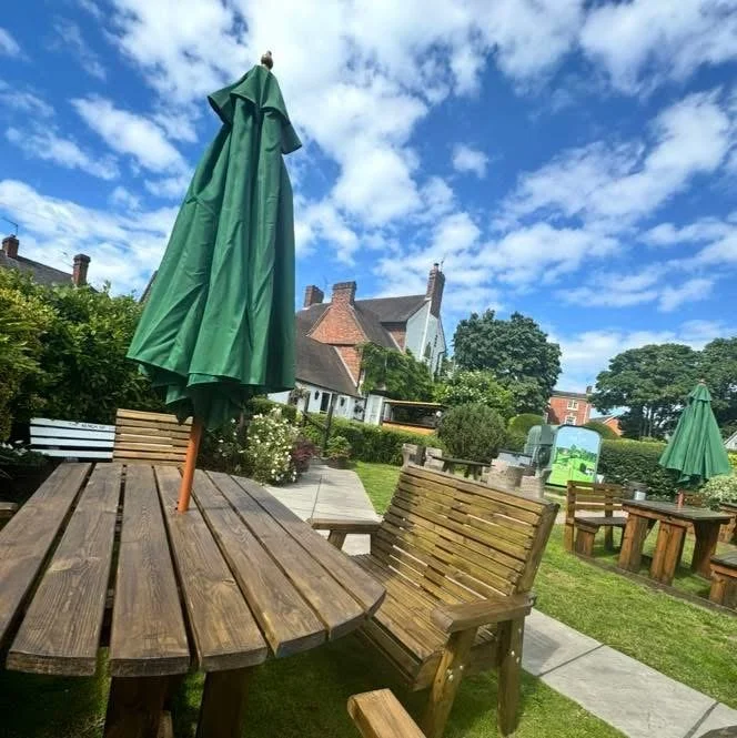 garden facing pub.jpeg