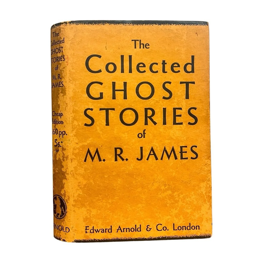 I always like getting M.R James in, first pocket edition here 1942, scarce to see in a dust jacket

#rarebooks #spooky #books #booksbooksbooks