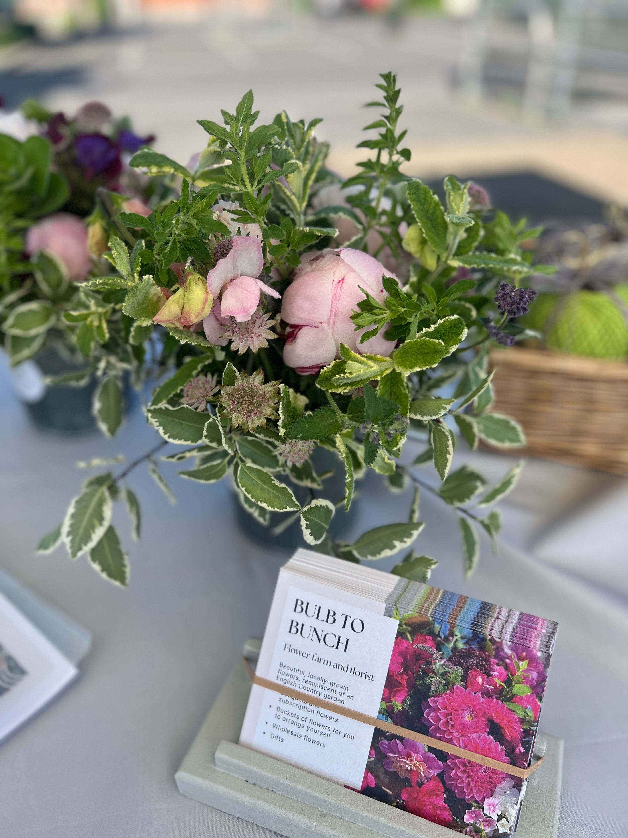 table-arrangement-on-flower-stall.jpeg
