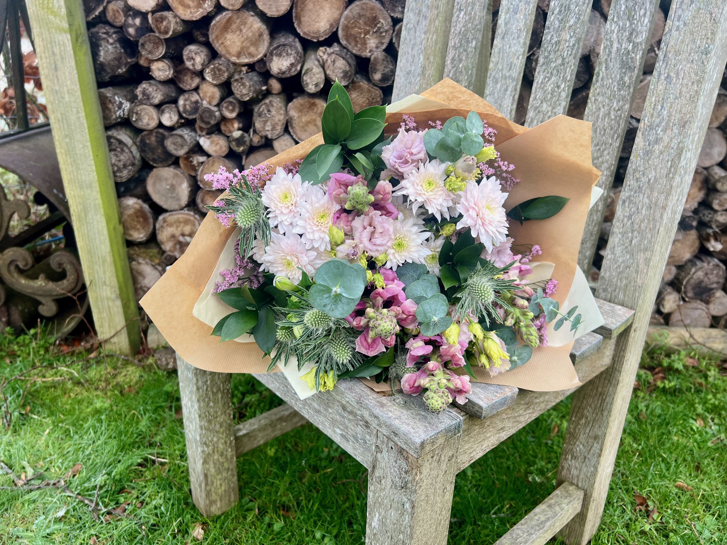 bouquet-pinks-wrapped-flat-l.jpeg