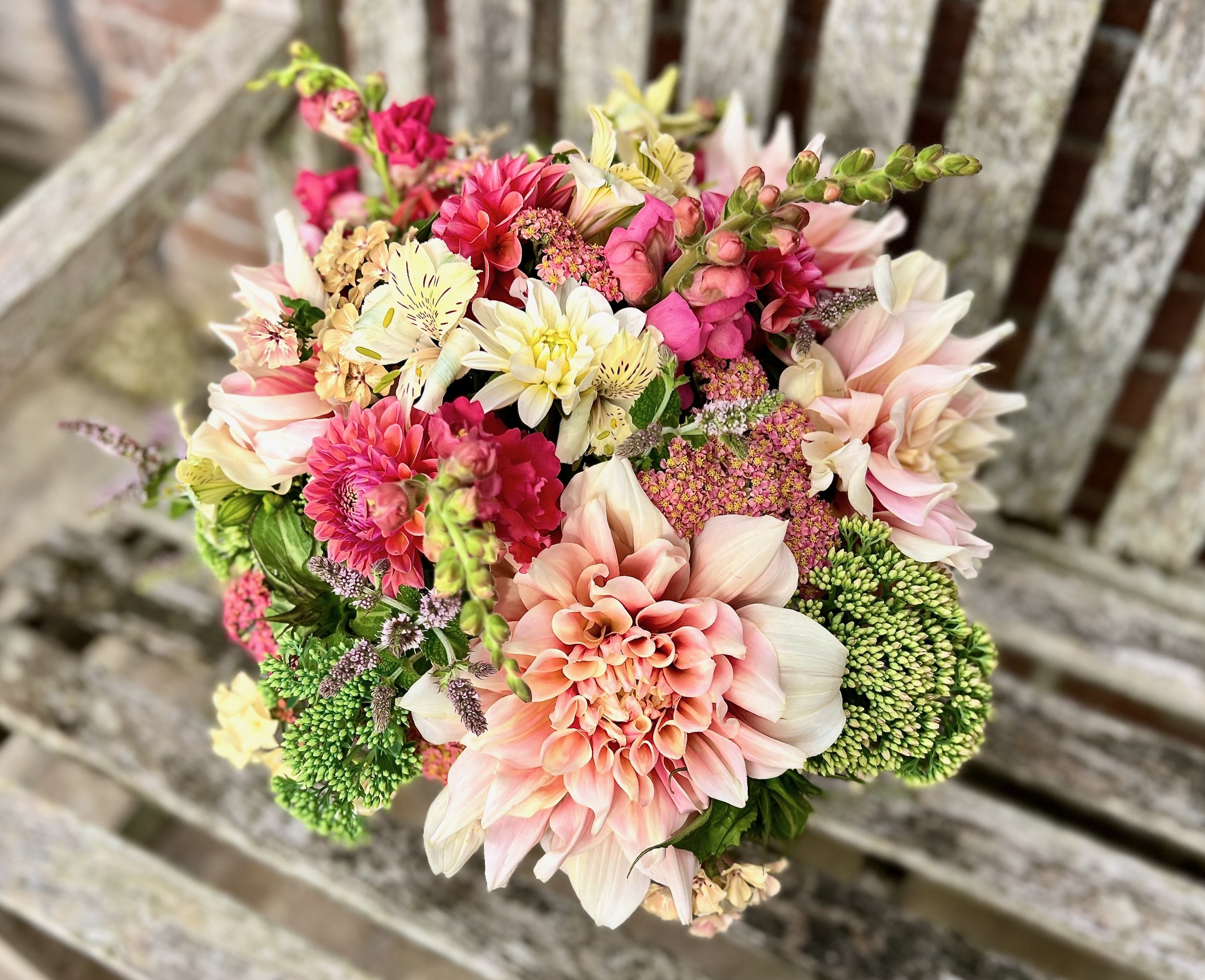 dahlia-peach-pot-arrangement-ls.jpeg