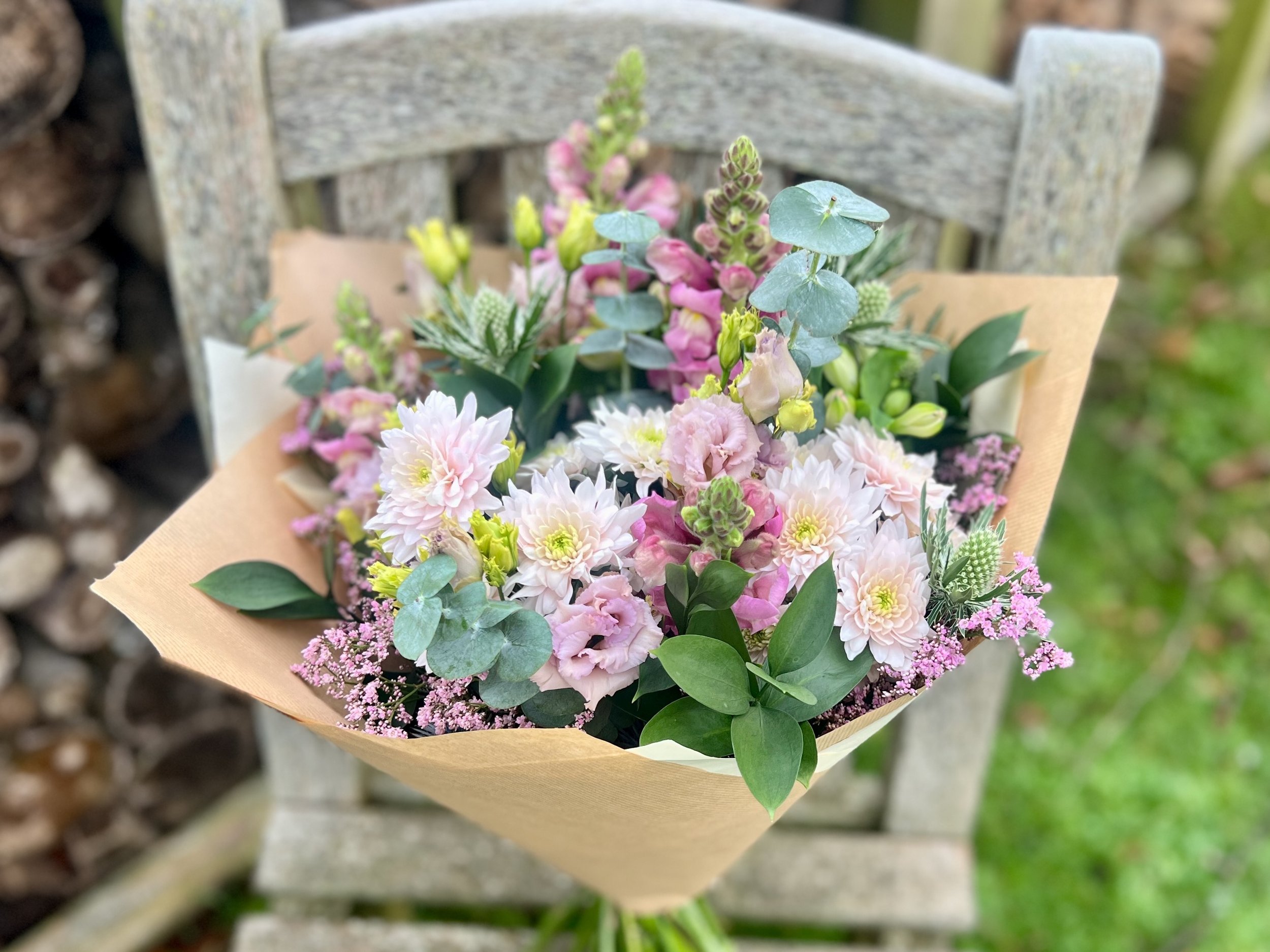 bouquet-pinks-wrapped-l-2.jpeg